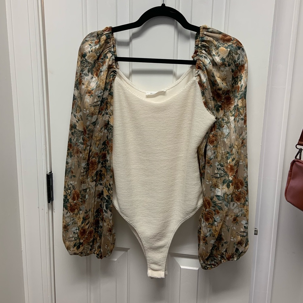 Stunning balloon sleeve blouse